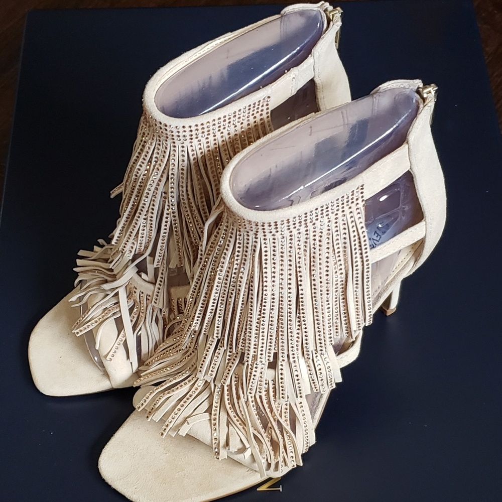 Steve Madden fringe sandal